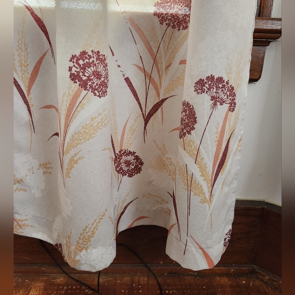 1980s floral pinch pleat drapes 1 pair. - Picture 2 of 5